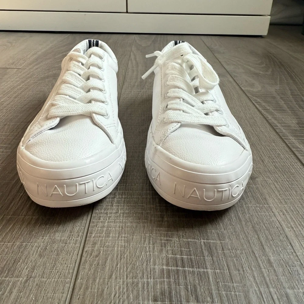 Women’s Nautica Classic White Lace-Up Sneakers Size 6.5 - Picture 5 of 6